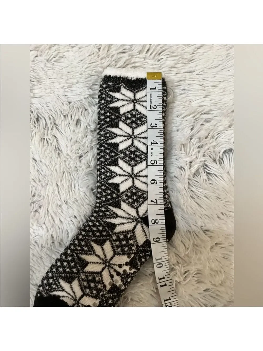 Cuddl Duds snowflake theme slipper socks with grips 9-11 black white